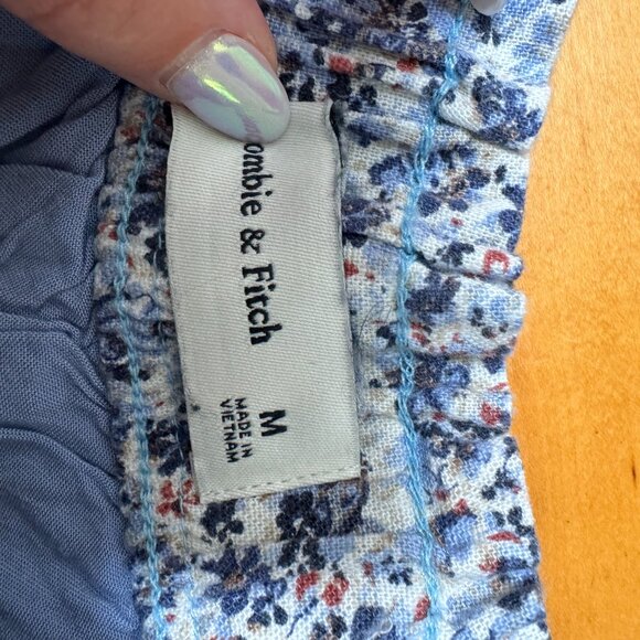 Abercrombie pull on linen blend short - blue floral pattern - size Medium - Picture 3 of 3